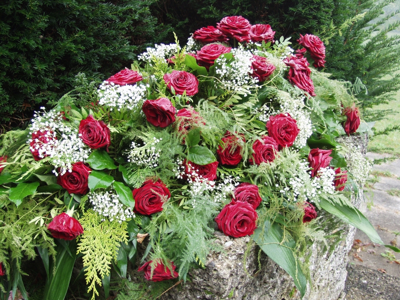 funeraire-TOURVES-min_roses-61203